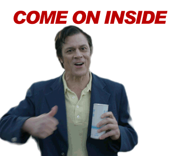 Winkender Mann mit dem Schriftzug „Come on inside“